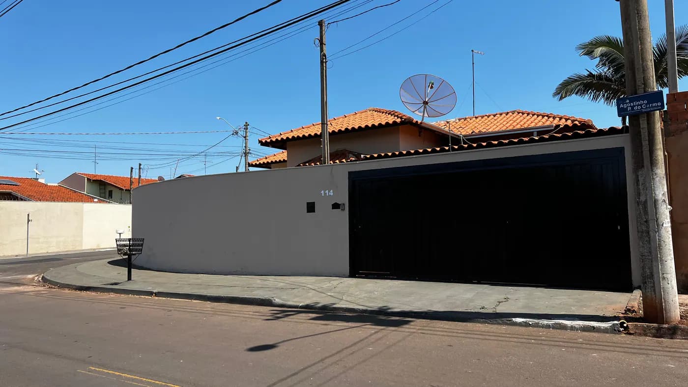 Casa de 97.29m² com 2 dormitórios e 2 vagas na garagem em Barretos, SP